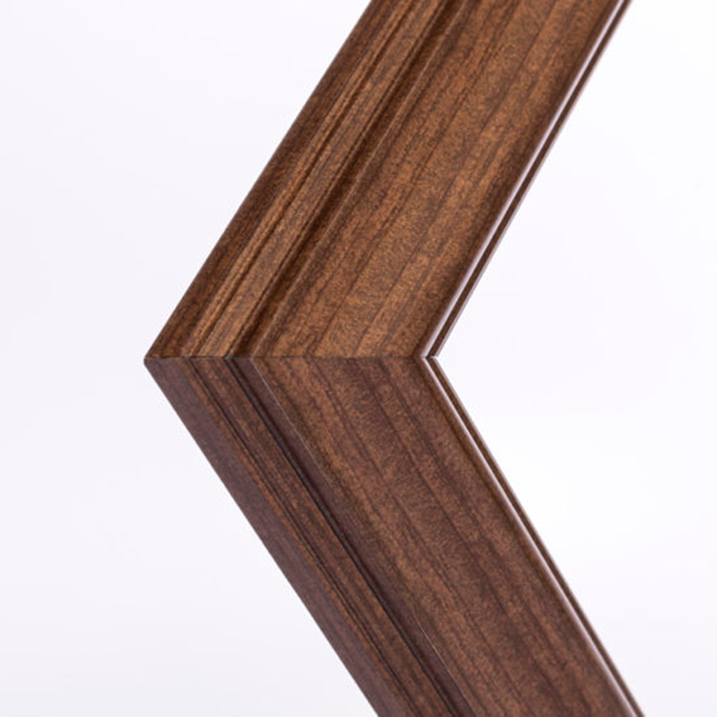 Marco tradicional con relieves color Roble