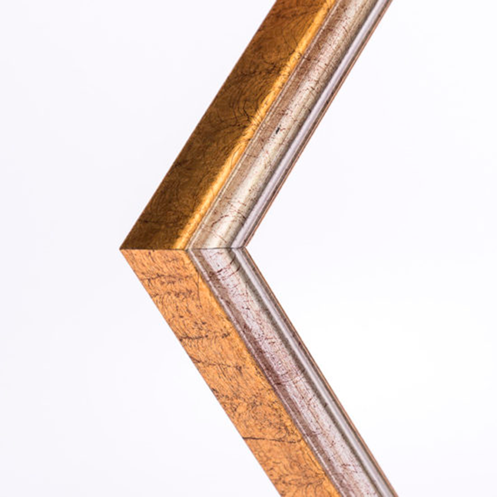 Marco tradicional dorado con plateado