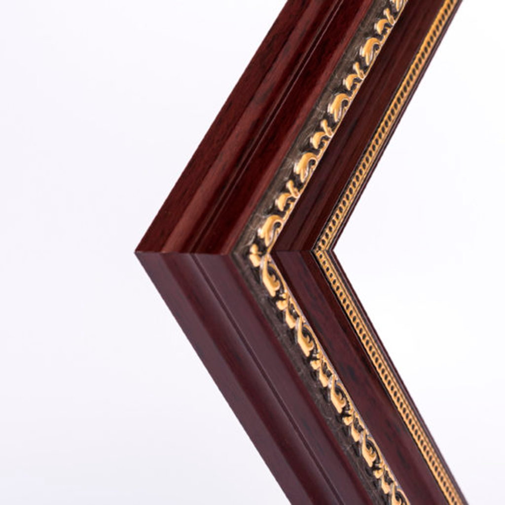 Marco tradicional grabado texturizado dorado con caoba