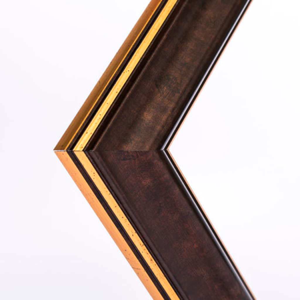 Marco tradicional con relieve Caoba con dorado