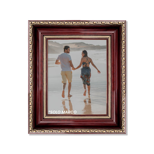 Marco tradicional grabado texturizado dorado con caoba