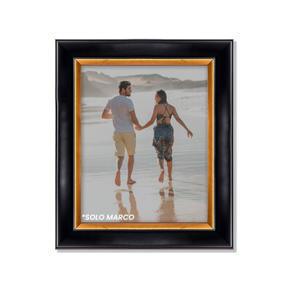 Marco tradicional dorado con negro