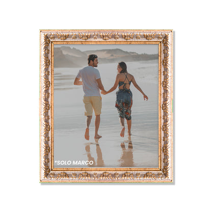 Marco tradicional con grabado dorado con plateado